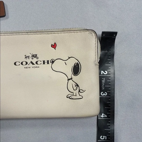 Coach Cream Wristlet with Snoopy and Heart Design - Picture 8 of 11